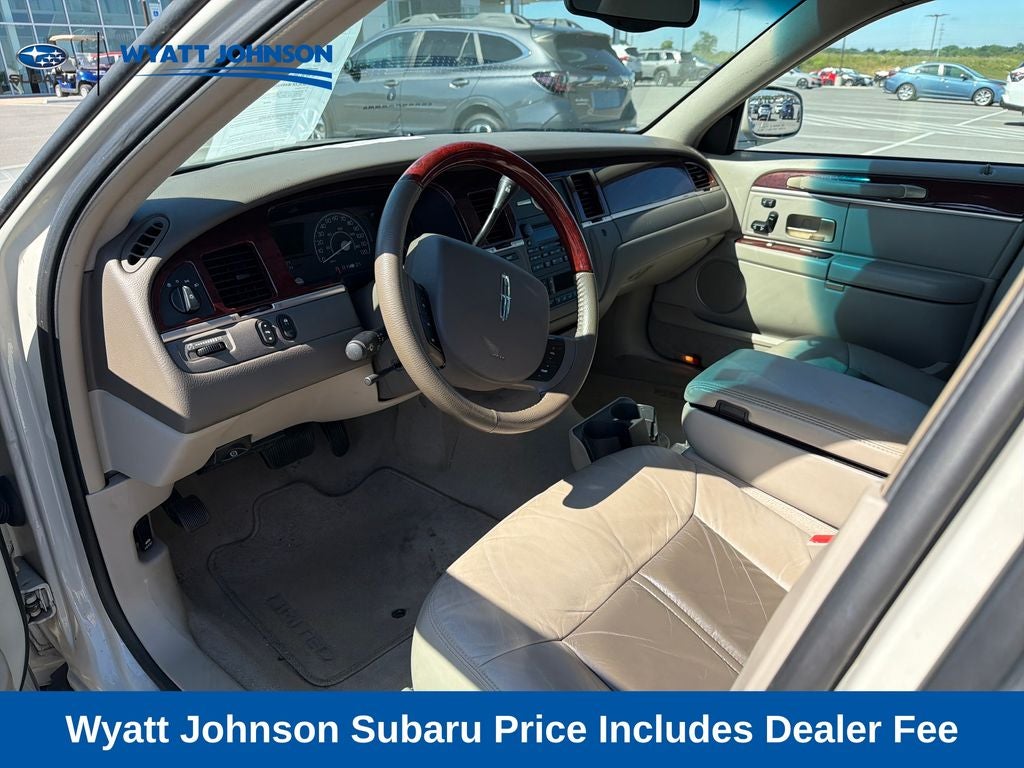 2005 Lincoln Town Car Signature Limited