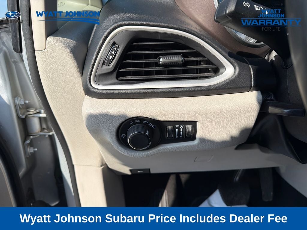 2023 Chrysler Voyager LX