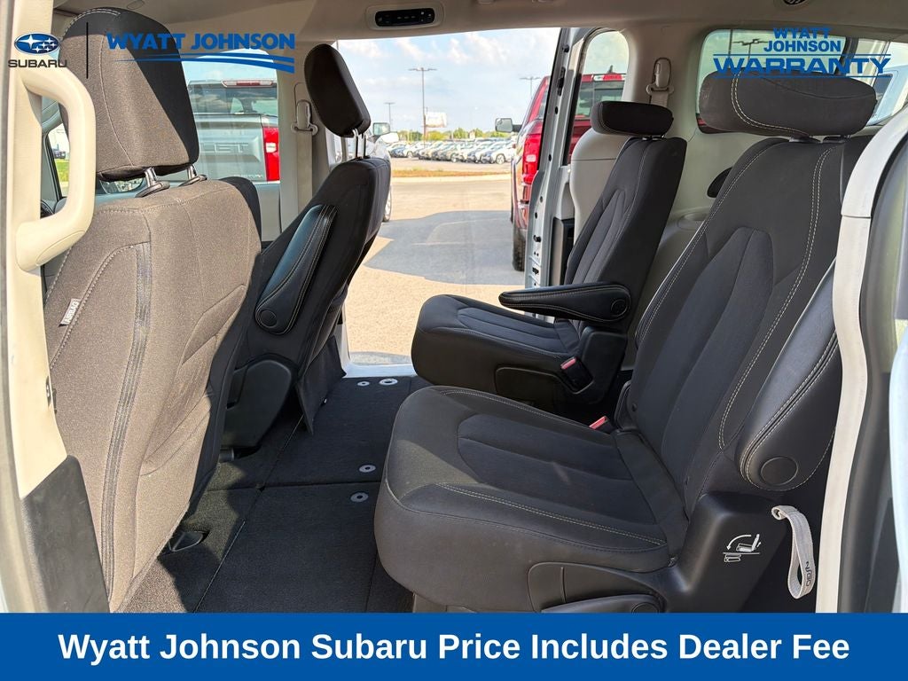 2023 Chrysler Voyager LX