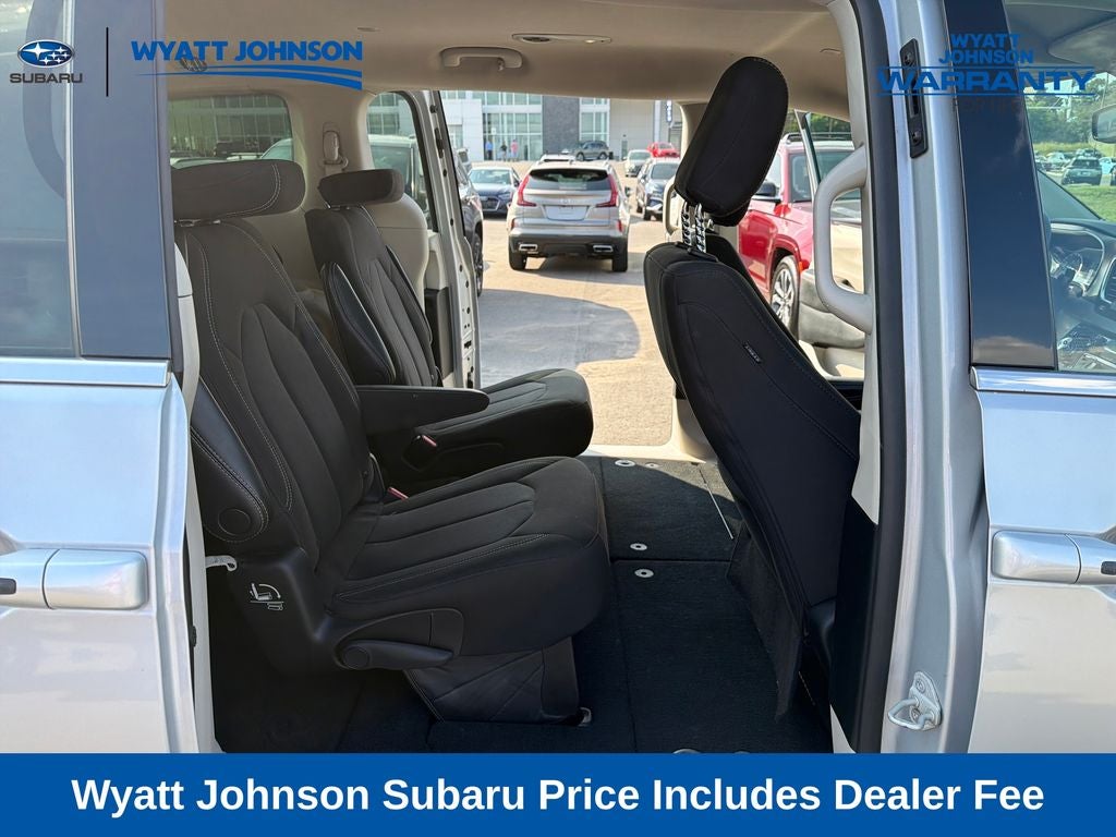 2023 Chrysler Voyager LX