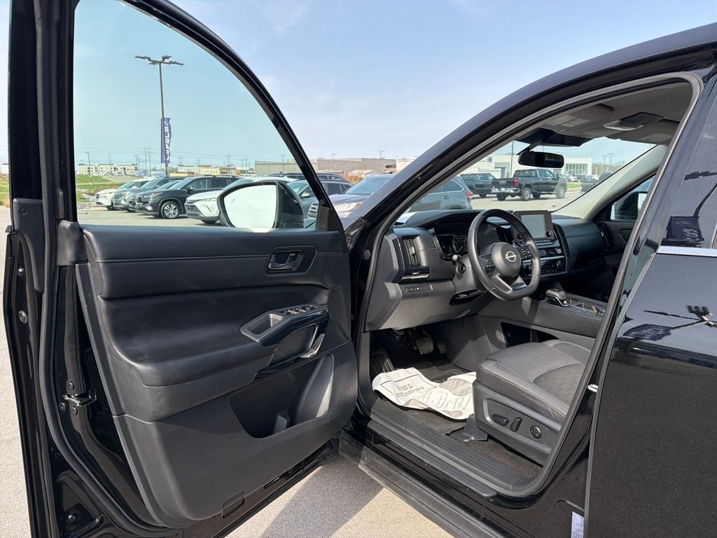 2024 Nissan Pathfinder SV