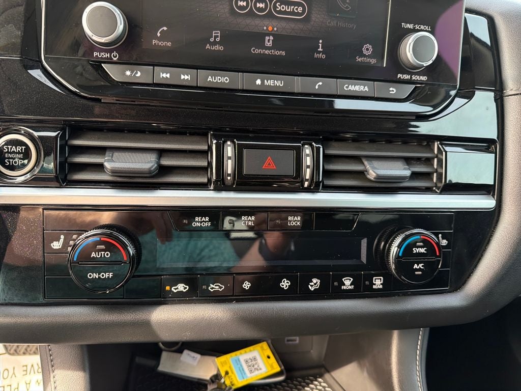 2024 Nissan Pathfinder SV