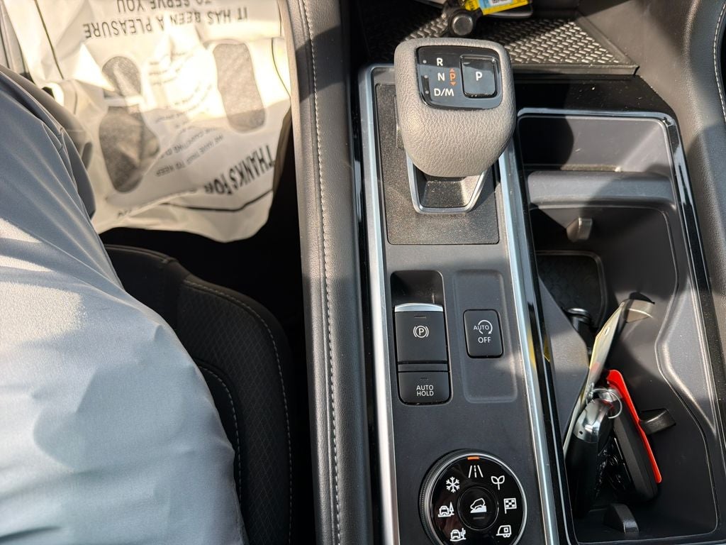 2024 Nissan Pathfinder SV