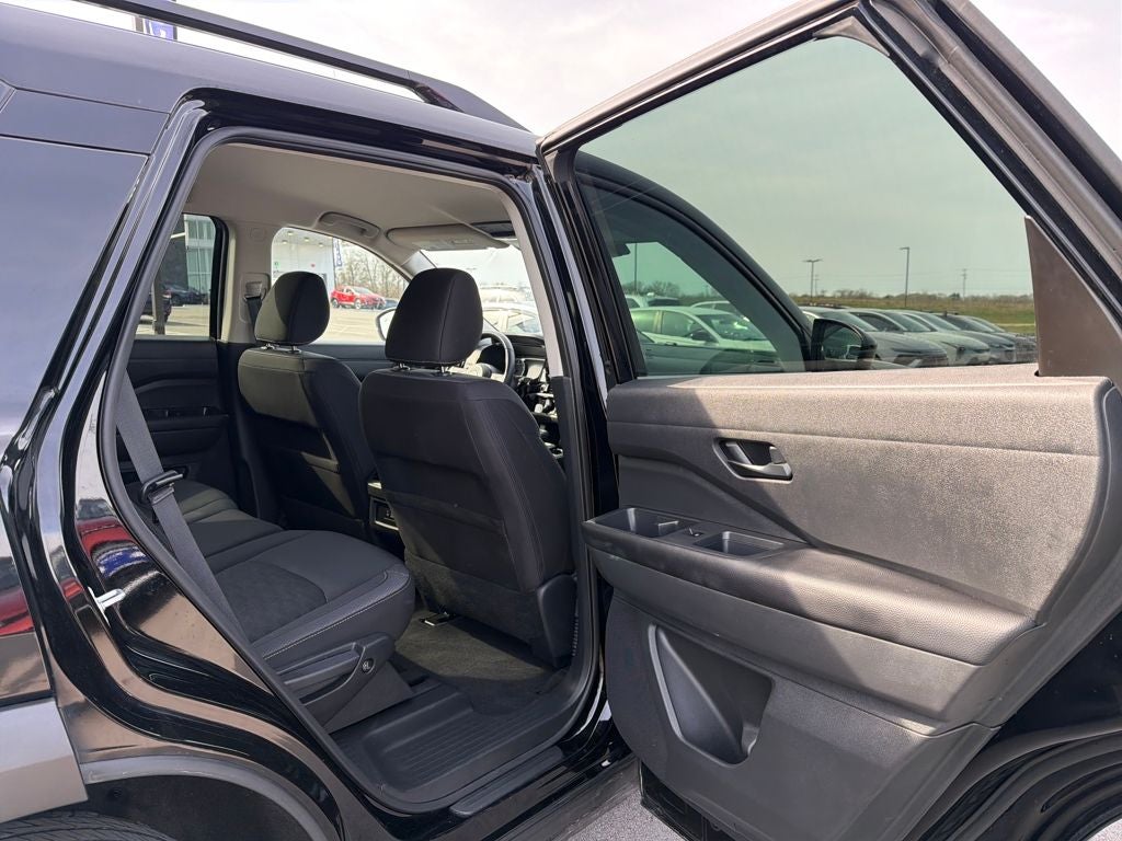 2024 Nissan Pathfinder SV