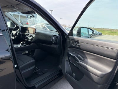 2024 Nissan Pathfinder SV