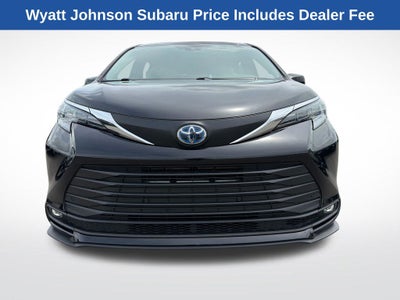 2025 Toyota Sienna XLE 8 Passenger