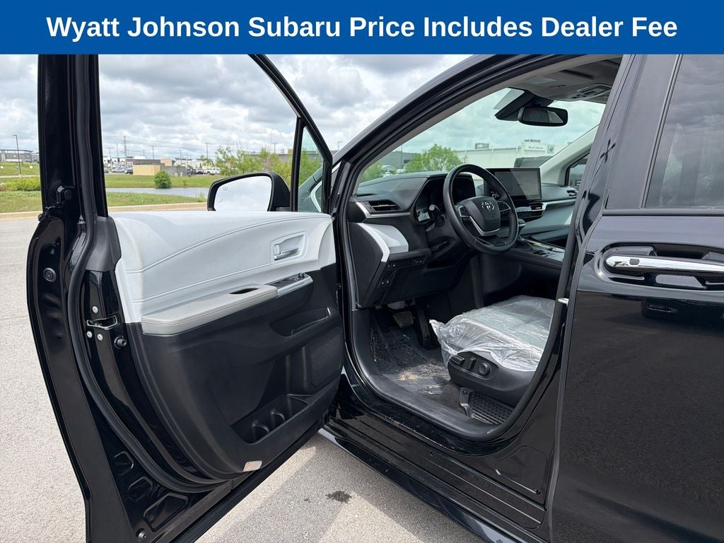 2025 Toyota Sienna XLE 8 Passenger