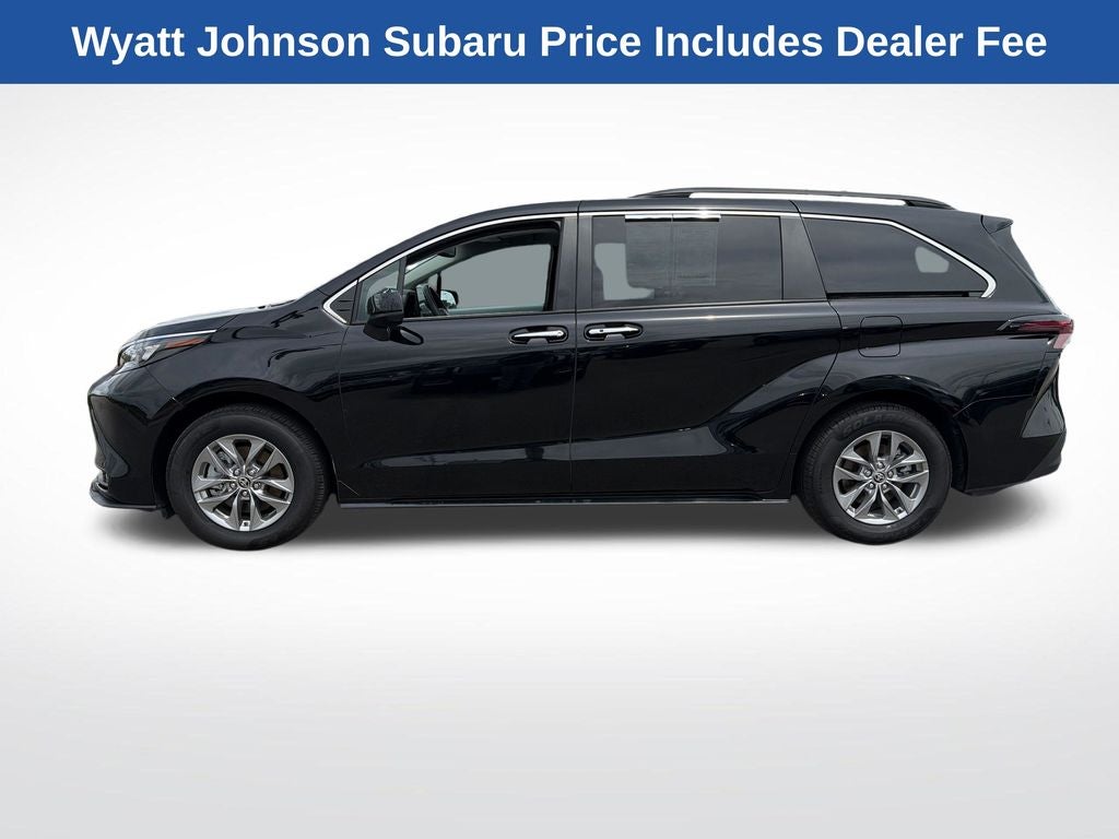 2025 Toyota Sienna XLE 8 Passenger