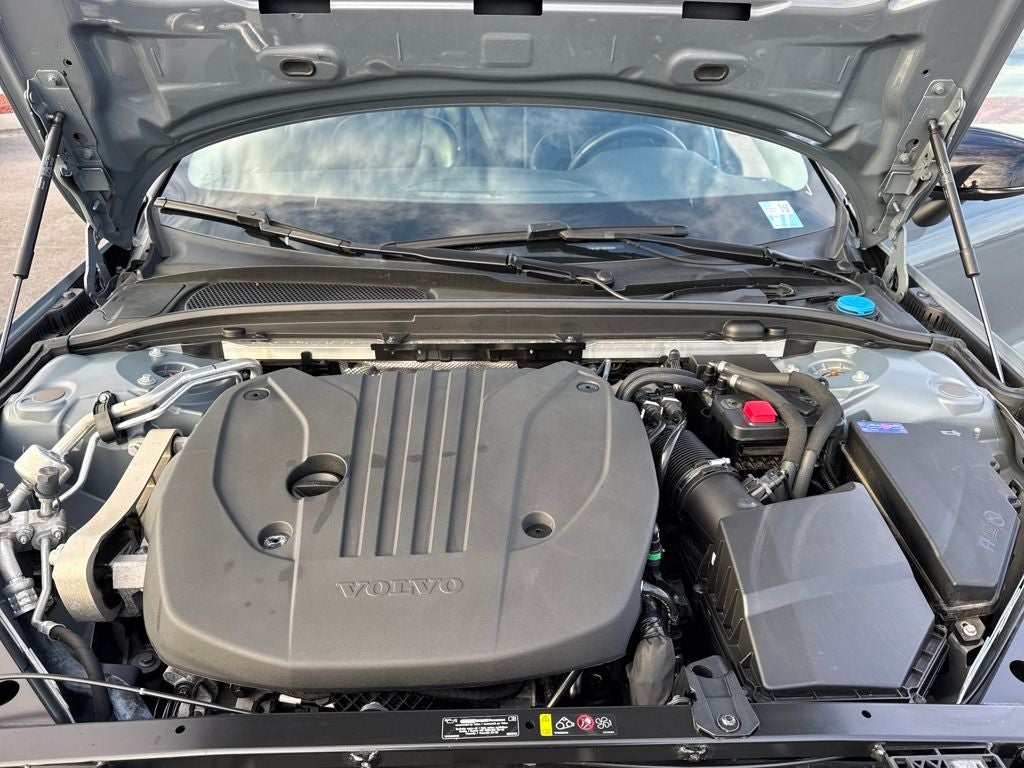 2024 Volvo S60 B5 Plus Dark Theme