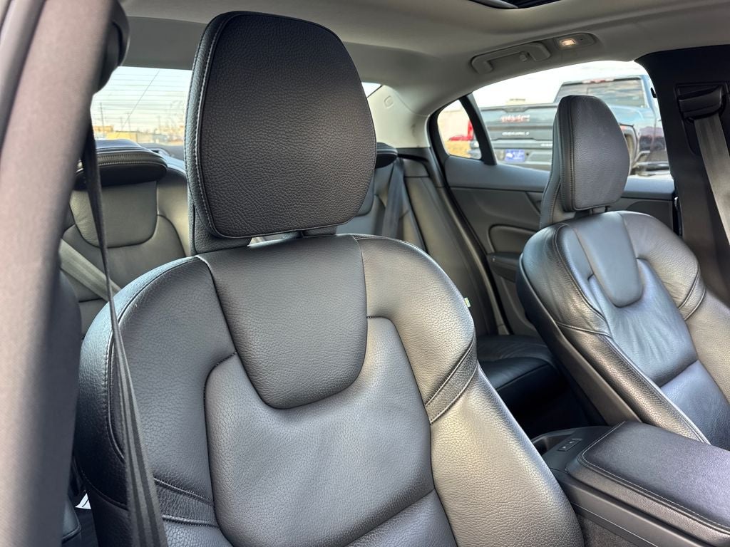 2024 Volvo S60 B5 Plus Dark Theme