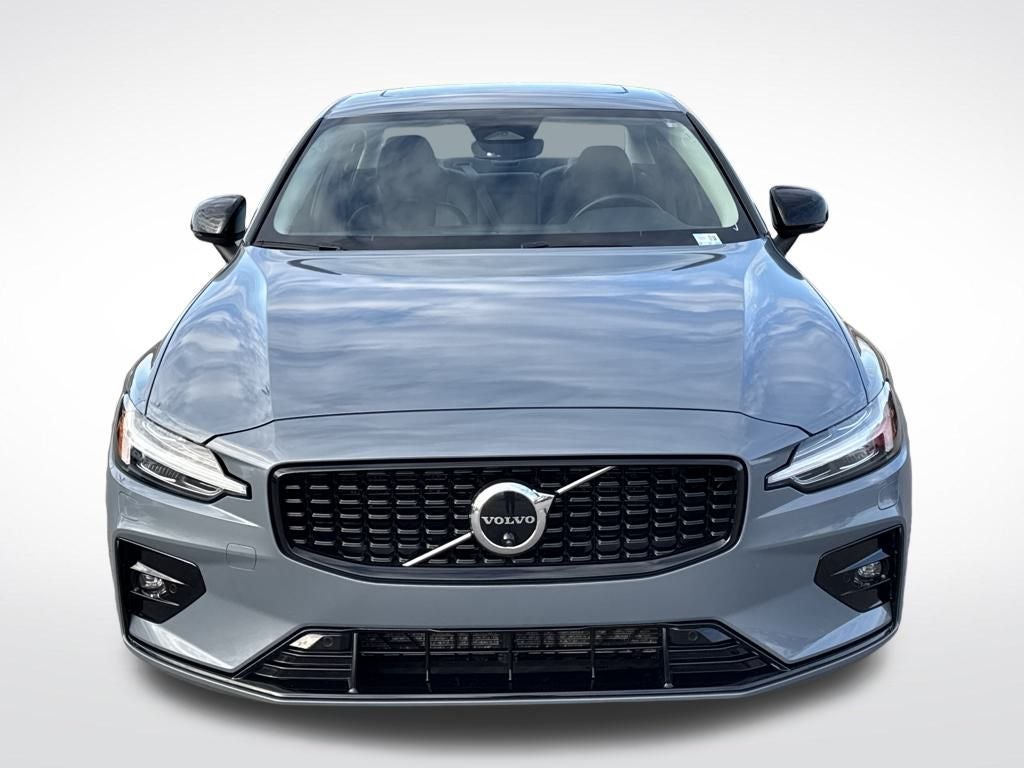 2024 Volvo S60 B5 Plus Dark Theme