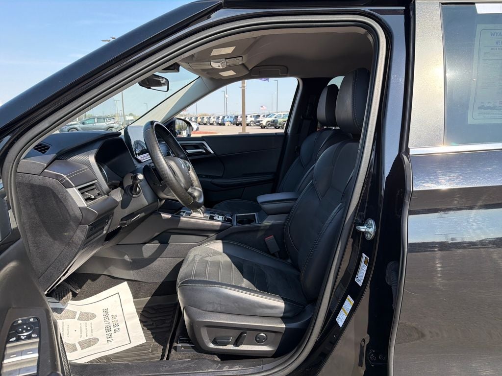 2024 Mitsubishi Outlander SE