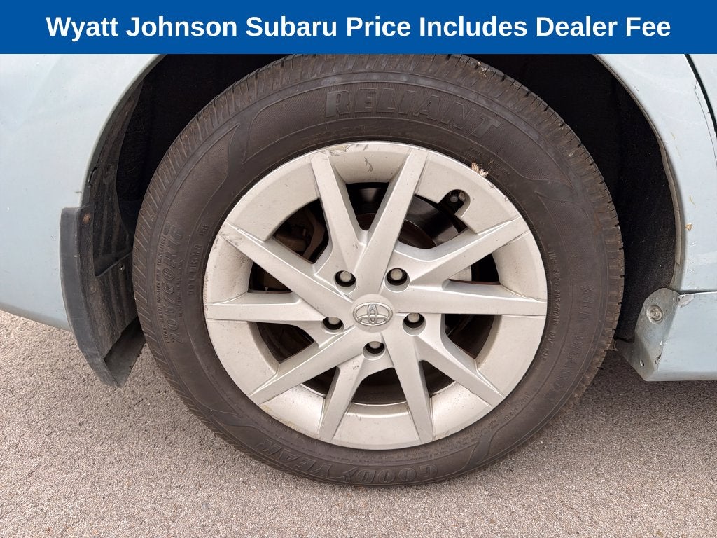 2014 Toyota Prius v Two