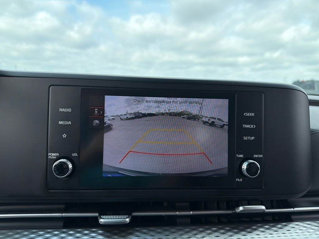 2024 Kia Carnival LX